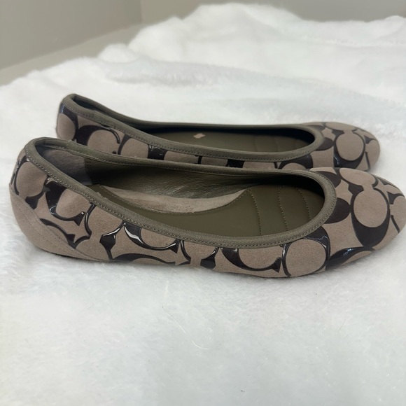 Coach Shoes - Coach Women's Gray Beige Loafers flats size 6